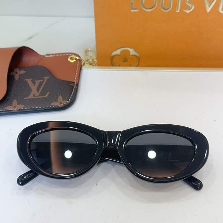 Picture of Louis Vuitton Sunglasses _SKUfw76770635fw
